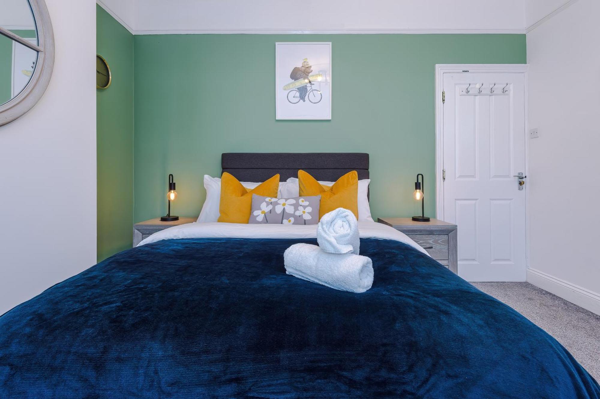 Incredible - Five Bedroom - 7 Actual Beds - 6 Bathroom House By Purestay - Central Bath With Parking Dış mekan fotoğraf