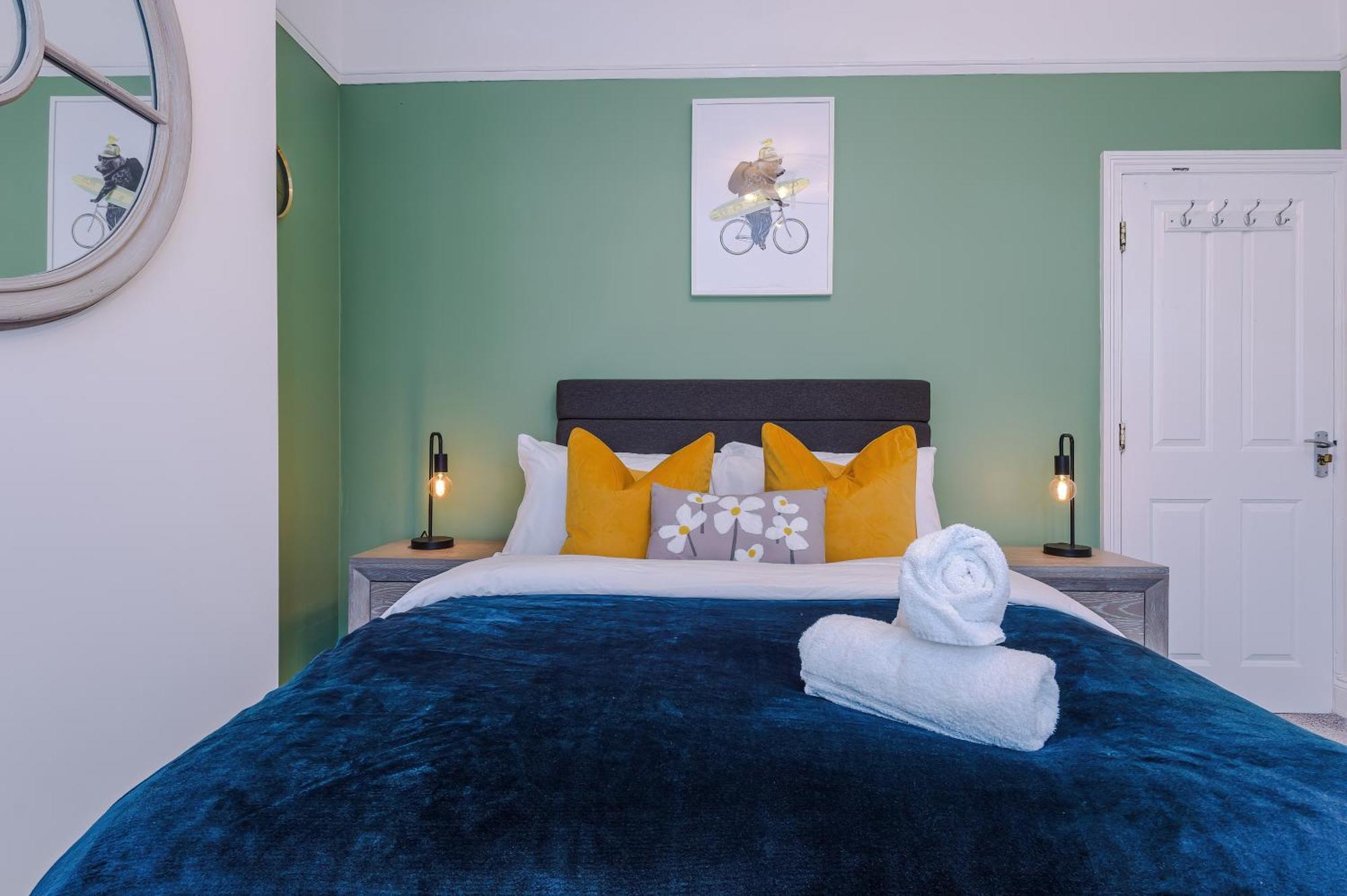 Incredible - Five Bedroom - 7 Actual Beds - 6 Bathroom House By Purestay - Central Bath With Parking Dış mekan fotoğraf