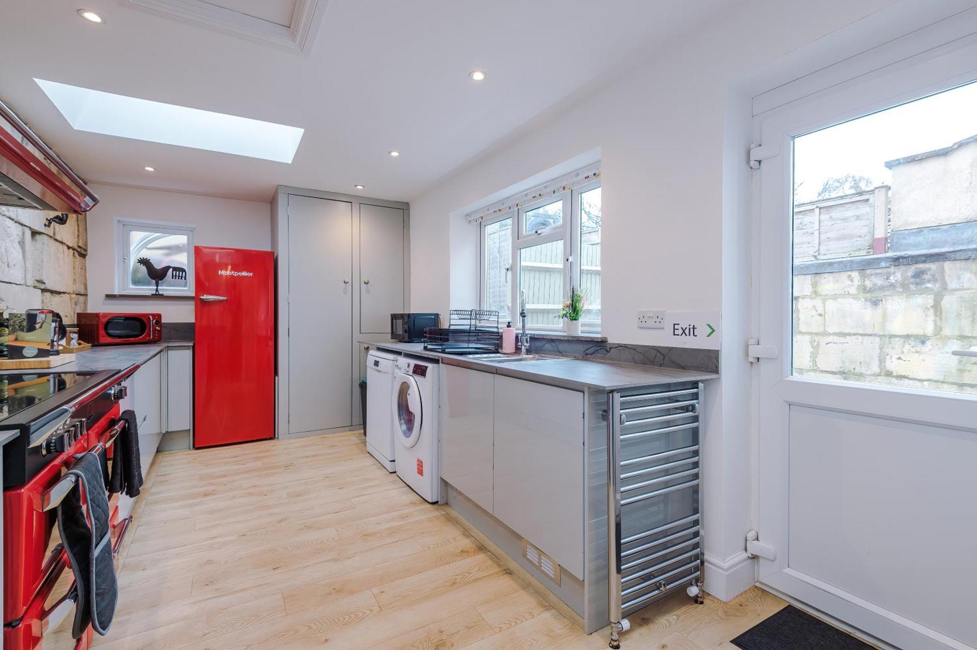 Incredible - Five Bedroom - 7 Actual Beds - 6 Bathroom House By Purestay - Central Bath With Parking Dış mekan fotoğraf