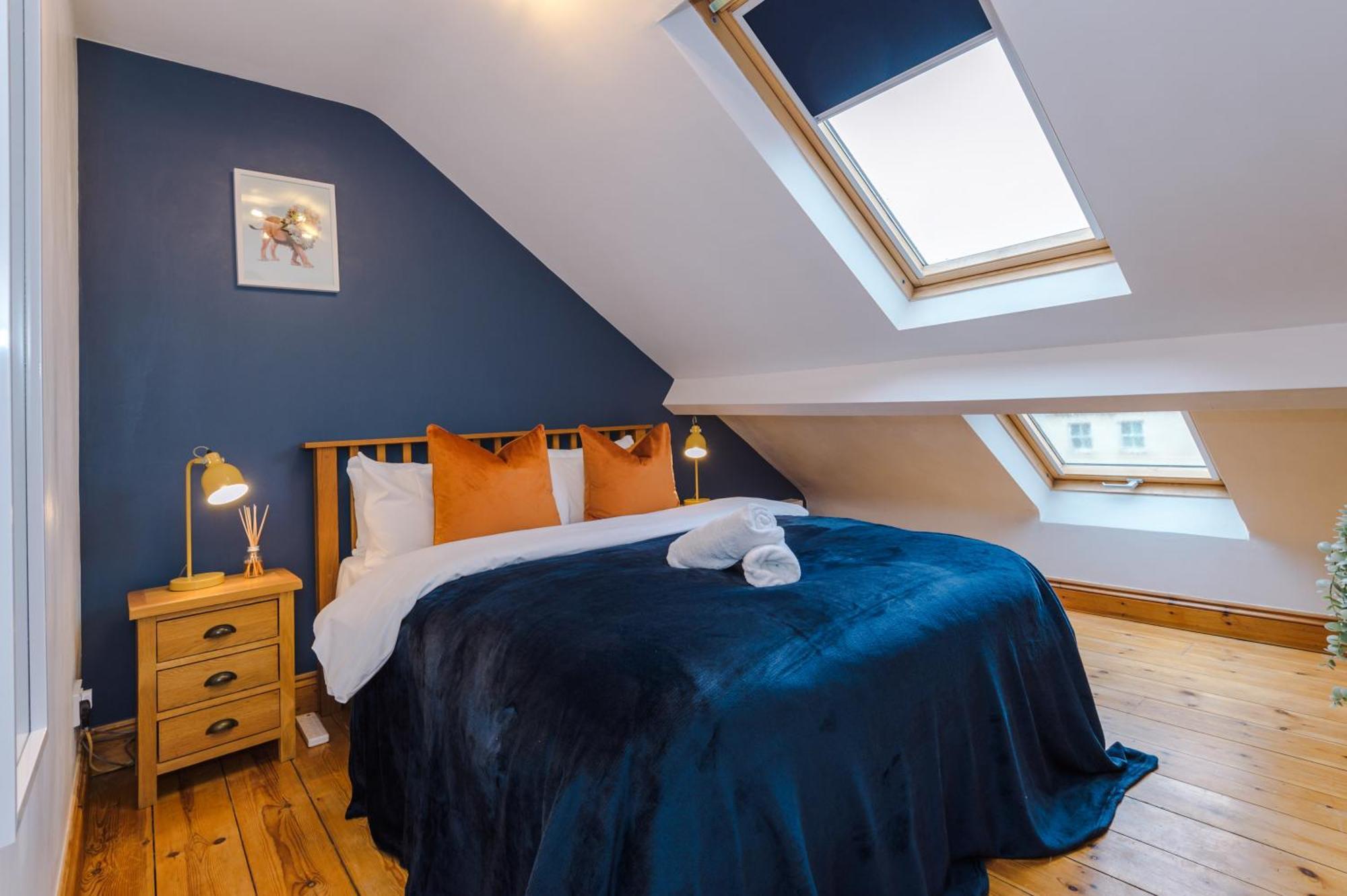 Incredible - Five Bedroom - 7 Actual Beds - 6 Bathroom House By Purestay - Central Bath With Parking Dış mekan fotoğraf