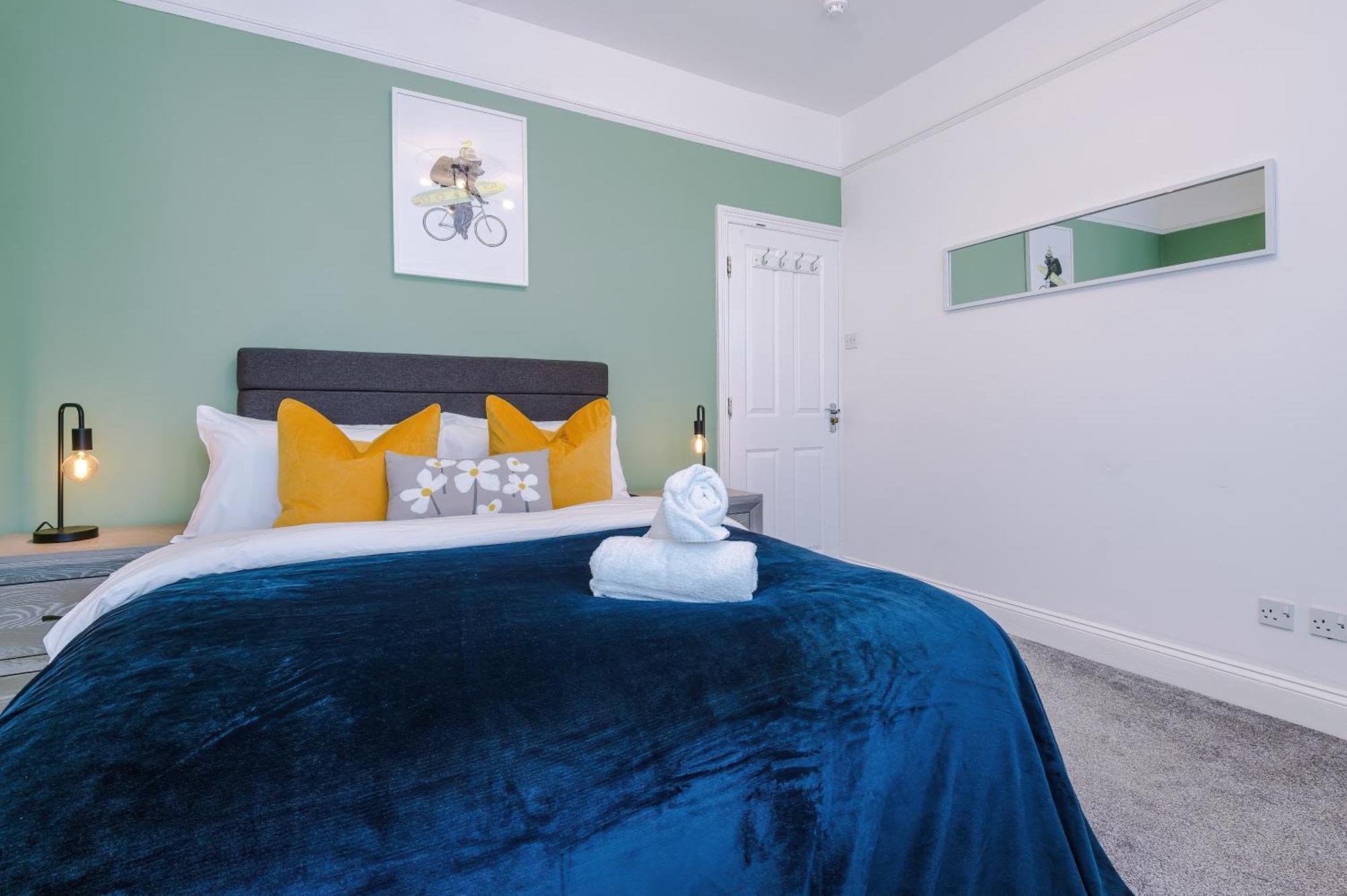 Incredible - Five Bedroom - 7 Actual Beds - 6 Bathroom House By Purestay - Central Bath With Parking Dış mekan fotoğraf