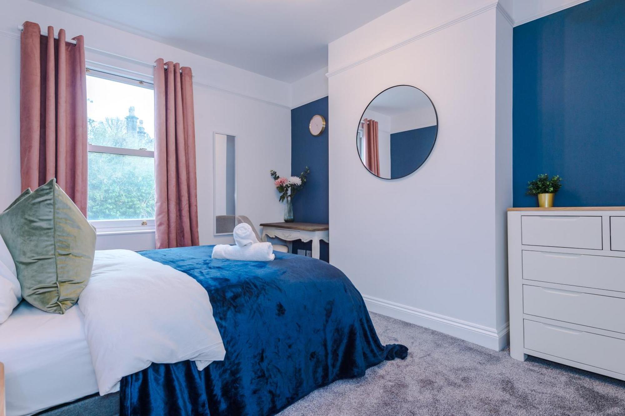 Incredible - Five Bedroom - 7 Actual Beds - 6 Bathroom House By Purestay - Central Bath With Parking Dış mekan fotoğraf