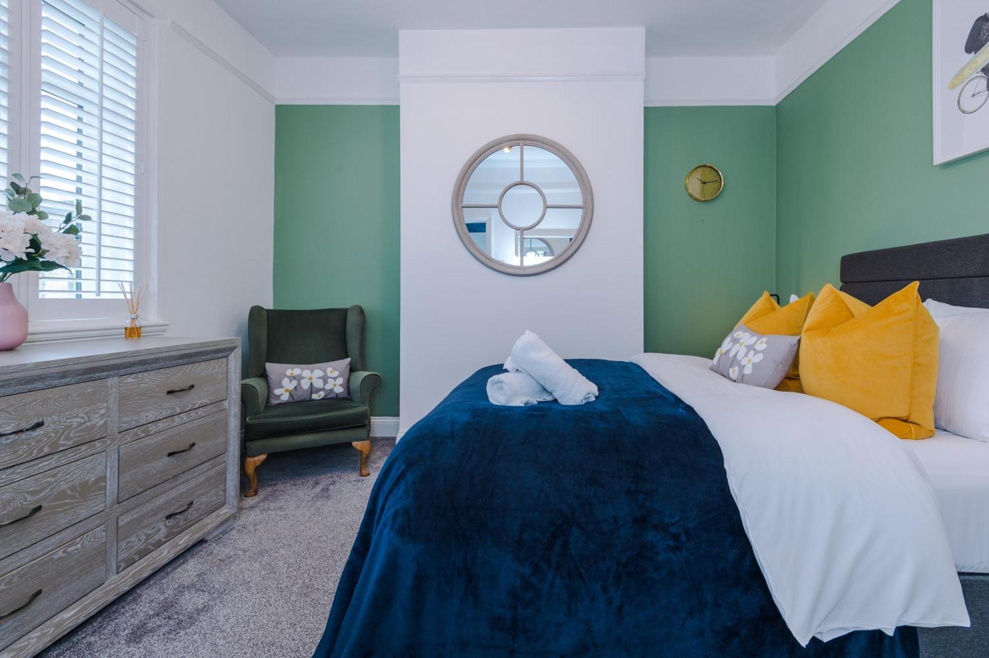 Incredible - Five Bedroom - 7 Actual Beds - 6 Bathroom House By Purestay - Central Bath With Parking Dış mekan fotoğraf