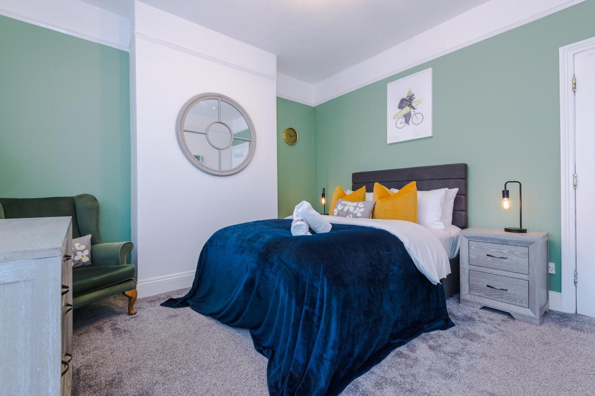 Incredible - Five Bedroom - 7 Actual Beds - 6 Bathroom House By Purestay - Central Bath With Parking Dış mekan fotoğraf