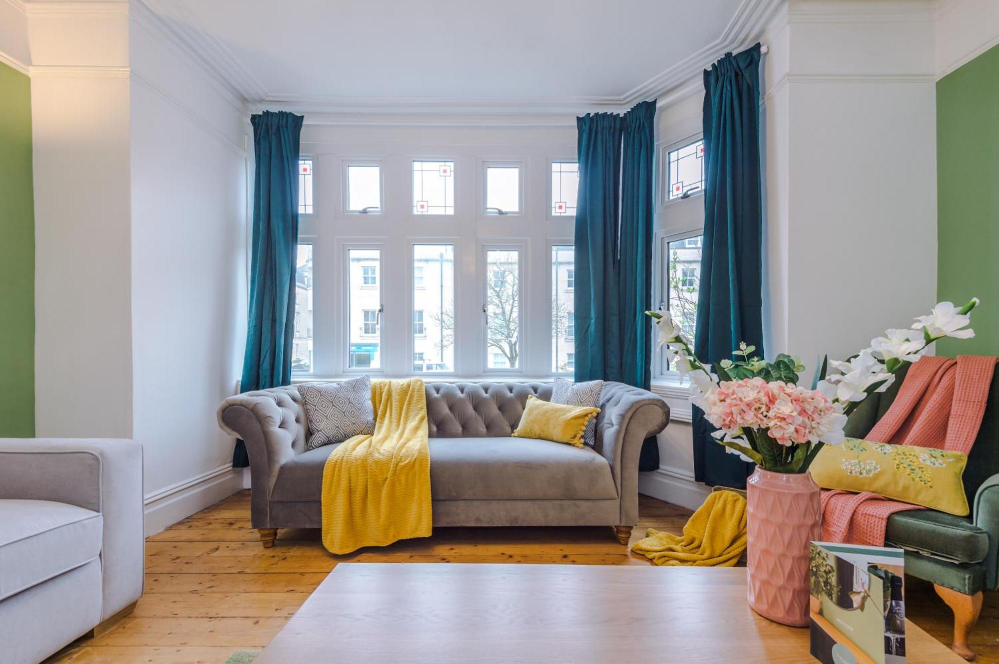 Incredible - Five Bedroom - 7 Actual Beds - 6 Bathroom House By Purestay - Central Bath With Parking Dış mekan fotoğraf
