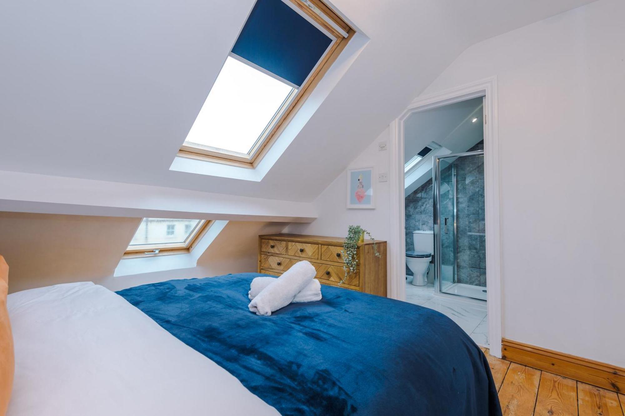 Incredible - Five Bedroom - 7 Actual Beds - 6 Bathroom House By Purestay - Central Bath With Parking Dış mekan fotoğraf