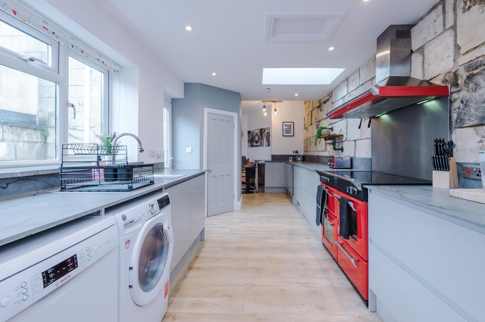 Incredible - Five Bedroom - 7 Actual Beds - 6 Bathroom House By Purestay - Central Bath With Parking Dış mekan fotoğraf